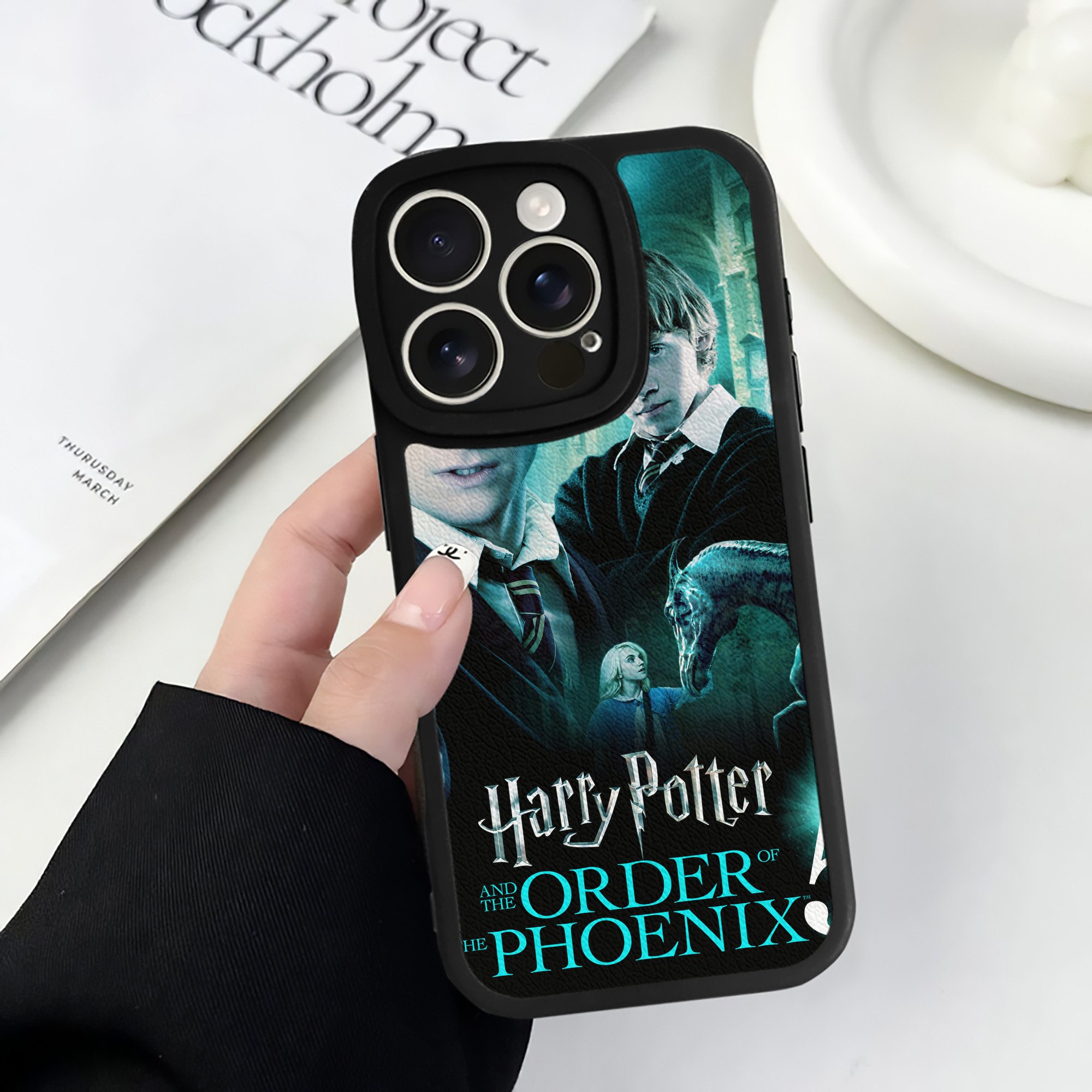 （画像用） Harry Potter ハリー・ポッターシリーズ 【iPhone 16シリーズ対応】シリコンスマホケース（レザー調） 材質：シリコン
